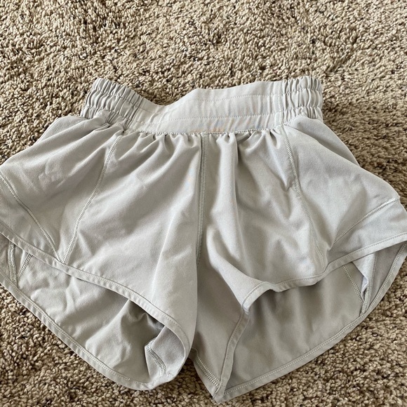 lululemon athletica Pants - Lululemon Hotty Hot 2.5 inseam Size 0